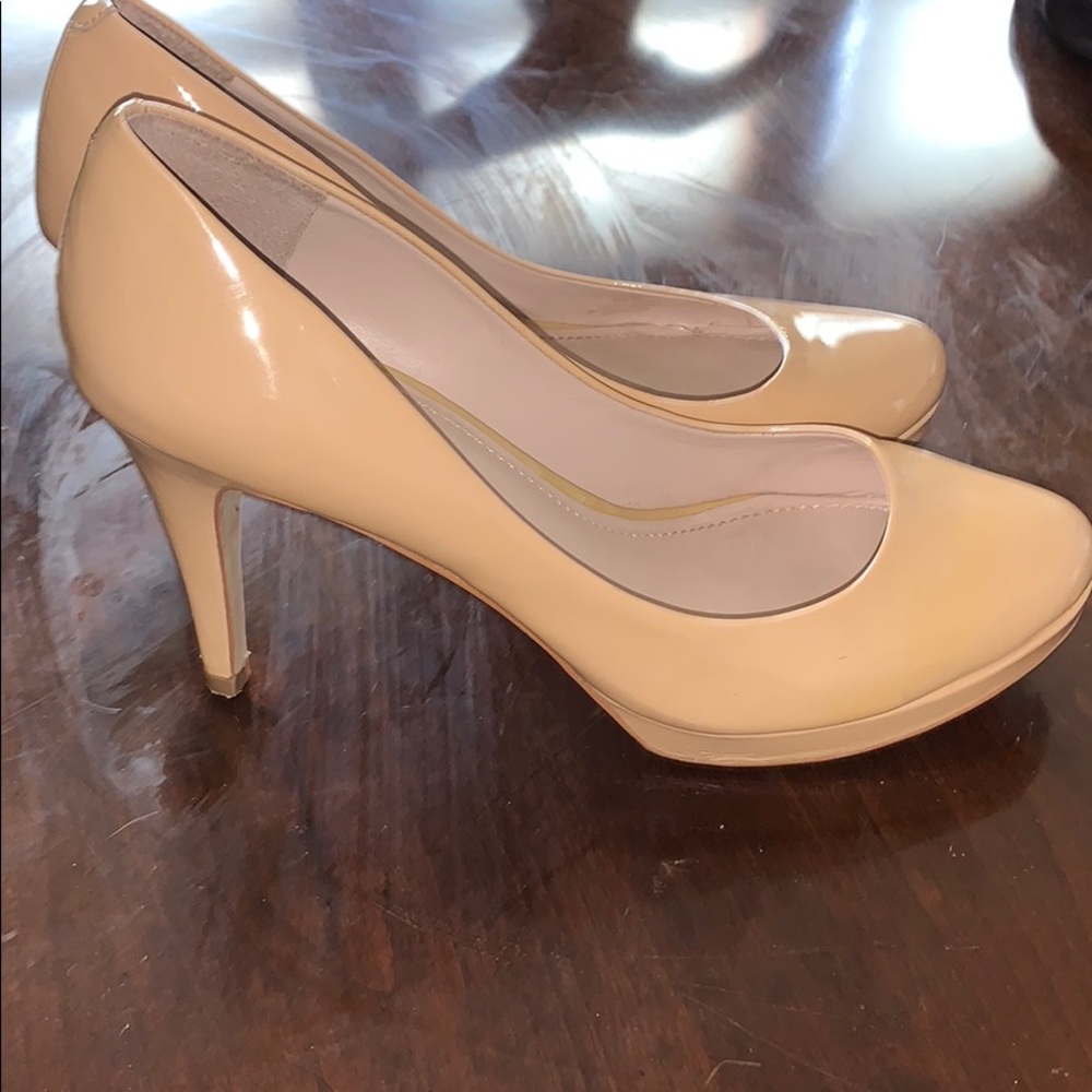 Nude Vince Camuto pumps